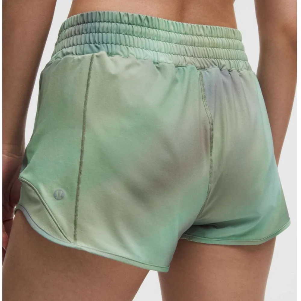 Lululemon Hotty Hot High-Rise Lined Short 2.5" Chroma Drift Green Multi / Palm C - Picture 2 of 10
